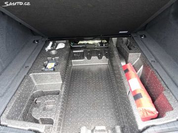 Car image 37