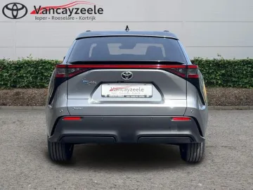 Car image 4