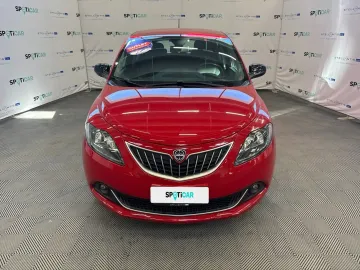 Car image 4