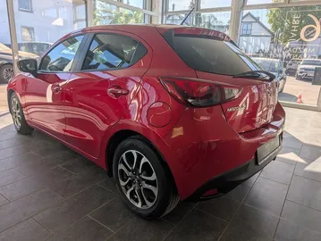 Car image 16