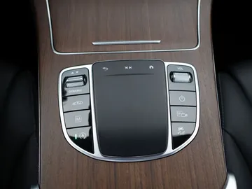 Car image 32