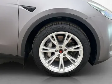 Car image 32