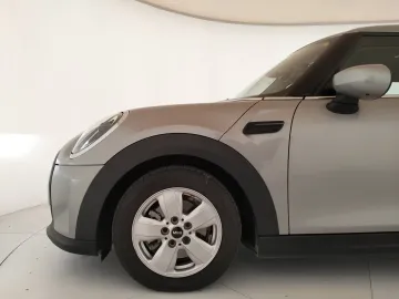 Car image 22