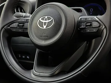 Car image 25