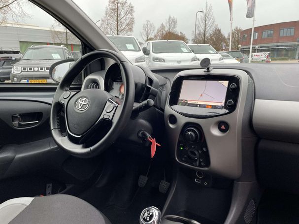 Toyota Aygo X 53 kW image number 13