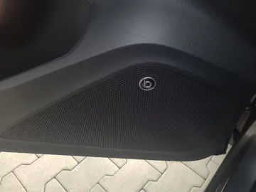 Car image 35
