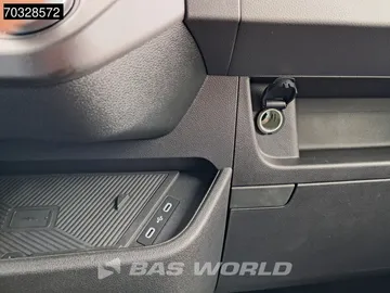 Car image 34
