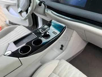 Car image 28