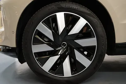 Car image 22