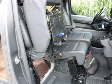 Car image 38