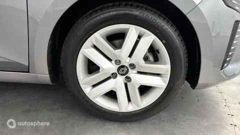 Car image 20