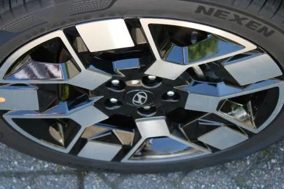 Car image 27