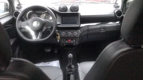 Car image 9