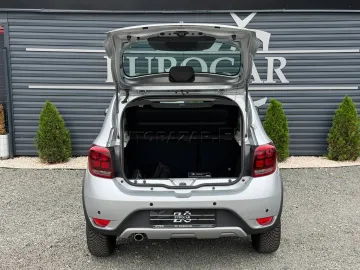 Car image 25