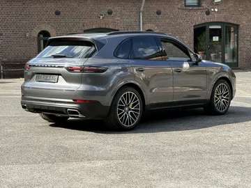 Car image 30