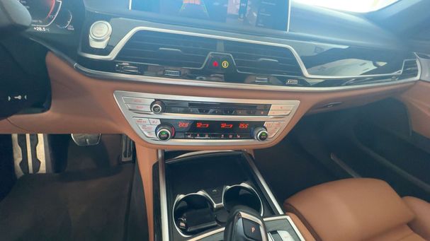 BMW 730d xDrive M Sport 210 kW image number 12