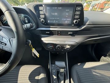 Car image 12