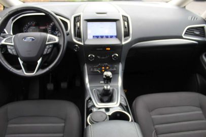 Car image 13