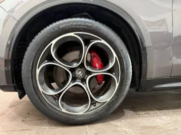 Car image 27