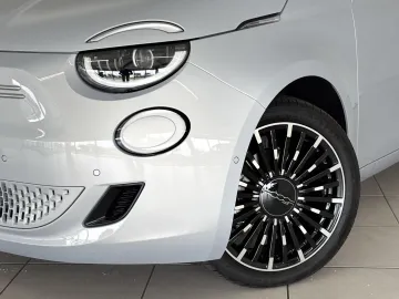 Car image 28