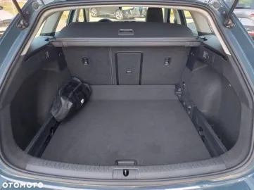 Car image 34