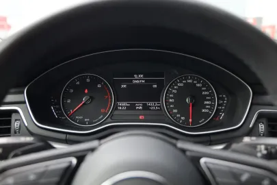 Car image 27