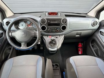 Car image 11