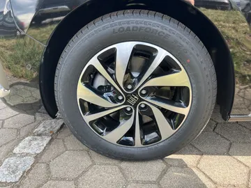 Car image 32