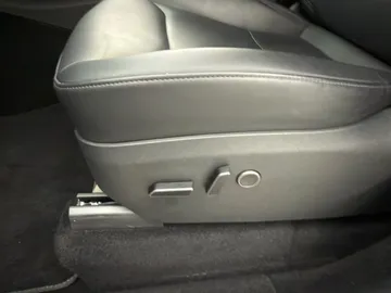 Car image 38