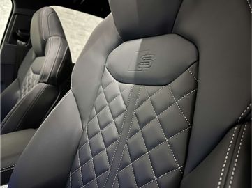 Car image 36