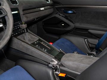 Car image 30