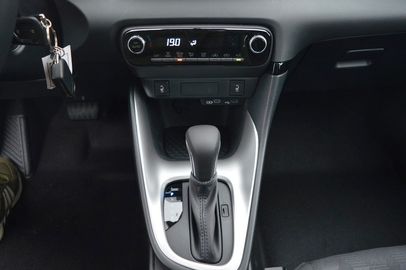 Car image 14