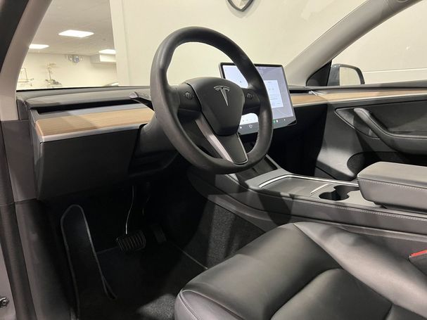 Tesla Model Y Long Range AWD 378 kW image number 5