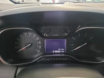 Car image 35