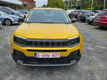 Car image 18