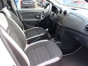 Car image 11