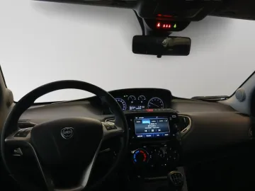 Car image 22