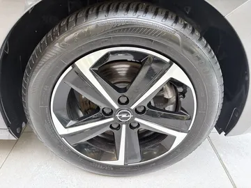 Car image 28