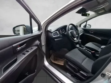 Car image 30
