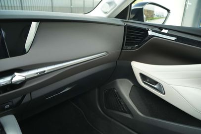 Car image 36