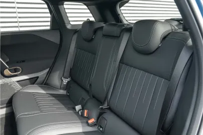 Car image 40