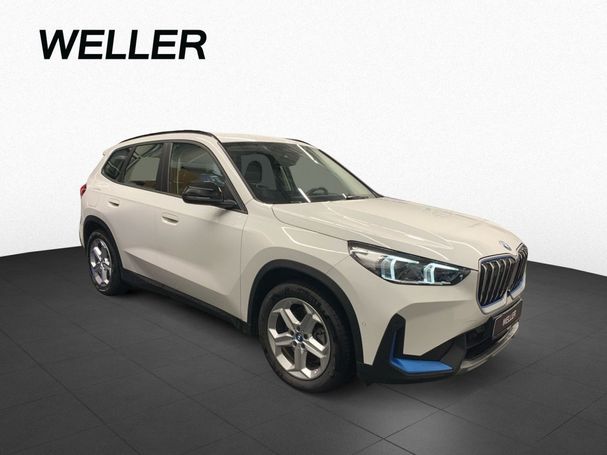 BMW iX1 xDrive30 230 kW image number 3