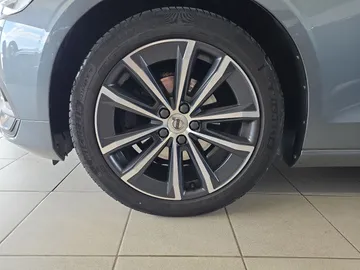 Car image 34