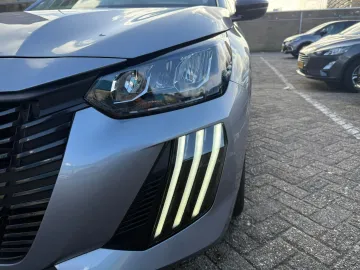 Car image 37