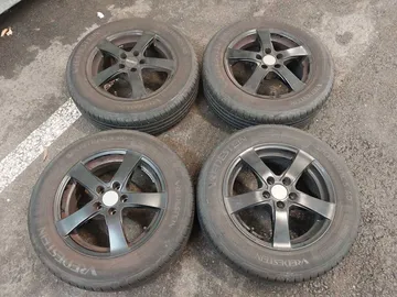 Car image 16