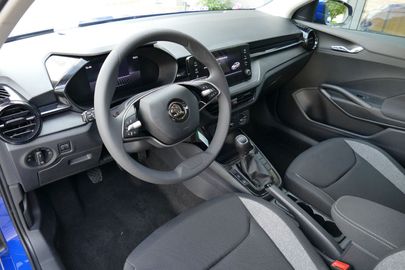 Car image 9