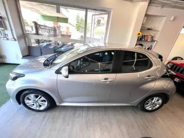 Car image 4
