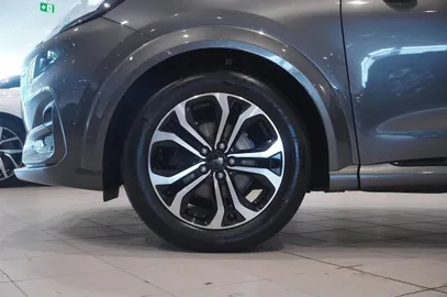 Car image 12