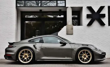 Car image 3
