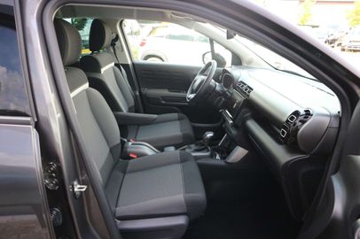 Car image 32